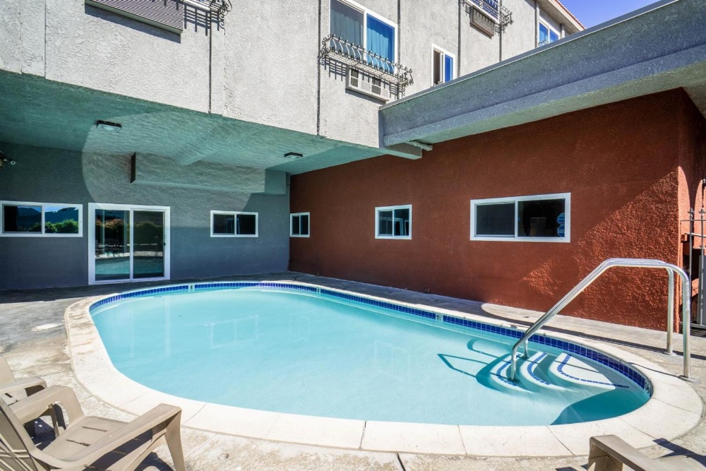 Maywood Inn Main image